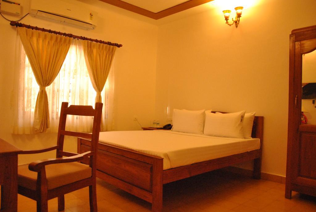 เคาร์ส ชาบรอล อะ เฮอริเทจ โฮเต็ล บาย เดอะ ซี Hotel ปอนดิเชอรี ภายนอก รูปภาพ