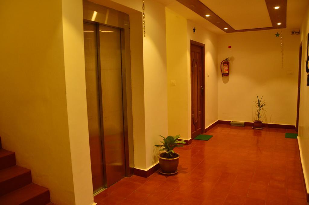เคาร์ส ชาบรอล อะ เฮอริเทจ โฮเต็ล บาย เดอะ ซี Hotel ปอนดิเชอรี ภายนอก รูปภาพ