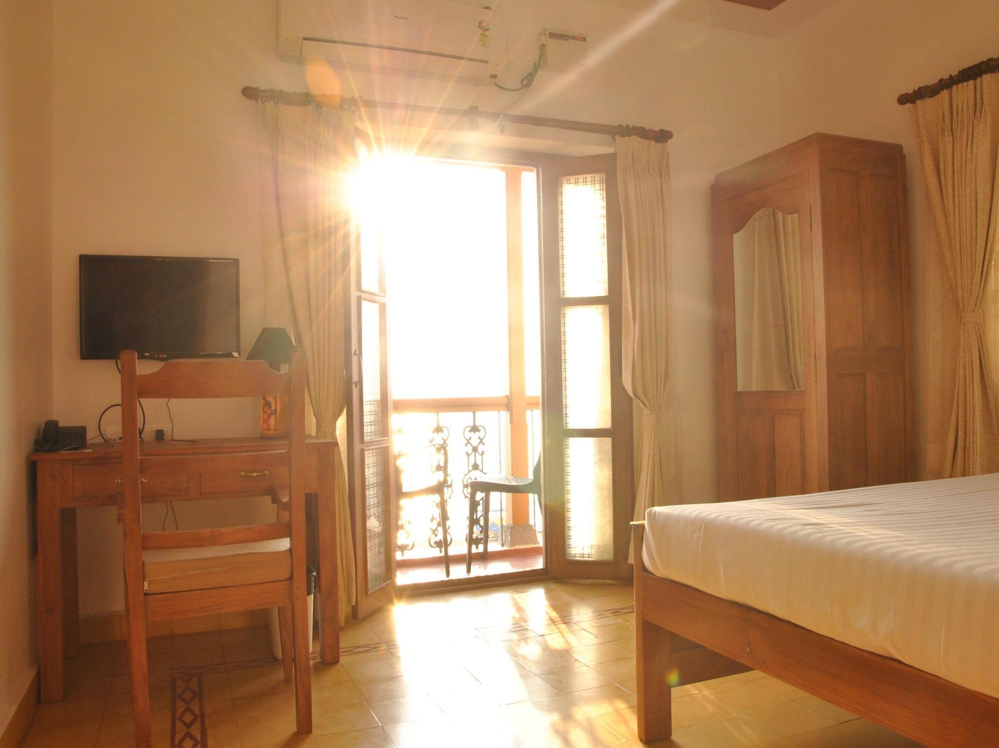 เคาร์ส ชาบรอล อะ เฮอริเทจ โฮเต็ล บาย เดอะ ซี Hotel ปอนดิเชอรี ภายนอก รูปภาพ
